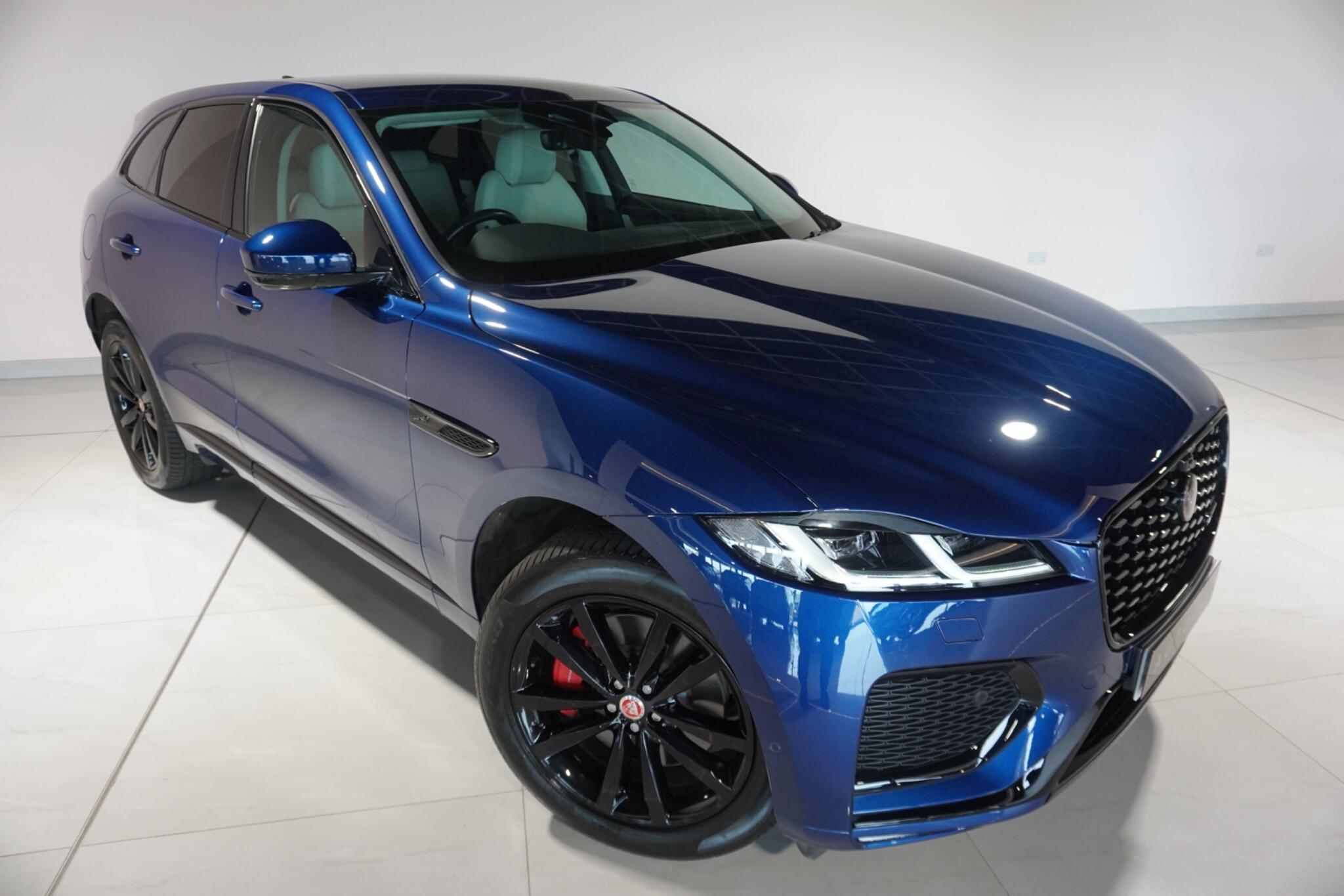 Jaguar F-PACE 3.0 D300 MHEV R-Dynamic SE SUV 5dr Diesel Auto AWD Euro 6 (s/s) (300 ps)